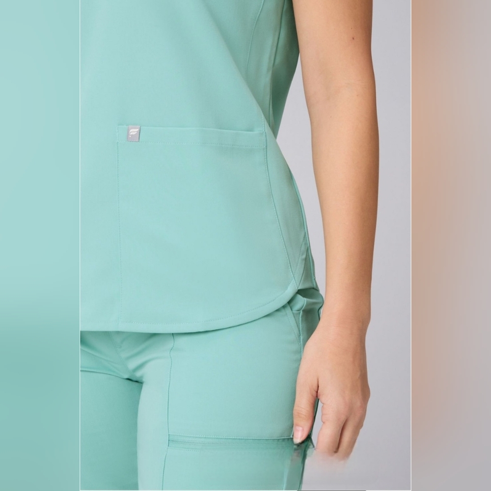 Fabletics Method 2-Pocket Scrub Top L - image 4